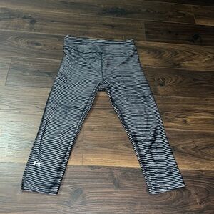 Under Armour women's black and gray sports Capri leggings size small